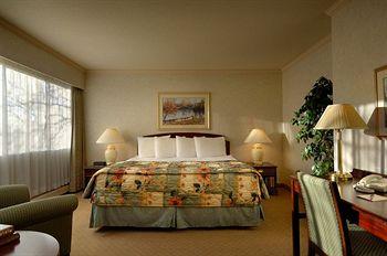 Royal Scot Hotel & Suites Victoria 425 Quebec St