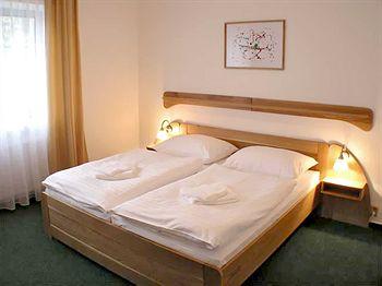 Otar Hotel Prague Sevrena 1302/2