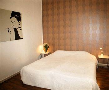 Hotel Saint Charles Antibes 10 rue Saint Charles