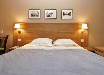 Hotel Kyriad Paris La Defense Courbevoie 85 Boulevard Saint Denis