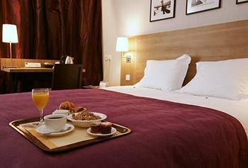 Hotel Kyriad Paris La Defense Courbevoie 85 Boulevard Saint Denis