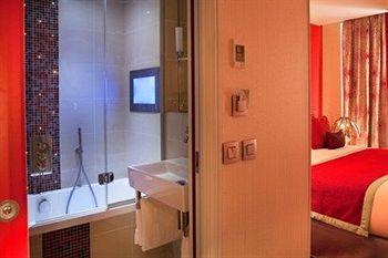 Hotel Le Petit Paris 214 Rue Saint Jacques