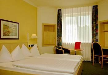 InterCityHotel Rostock Herweghstrasse 51