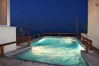 Anemomilos Suites Santorini Bellonio Cultural Centre