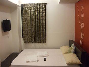 T.A.P Hotel Silver Square Bangalore 185, Deenas, 3rd floor, Brigade Road Next to 5th Avenue