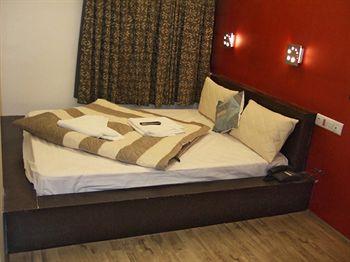 T.A.P Hotel Silver Square Bangalore 185, Deenas, 3rd floor, Brigade Road Next to 5th Avenue