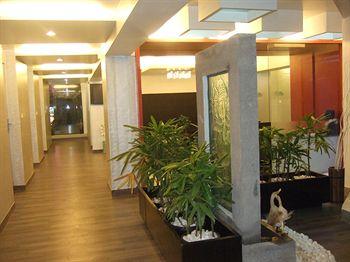 T.A.P Hotel Silver Square Bangalore 185, Deenas, 3rd floor, Brigade Road Next to 5th Avenue