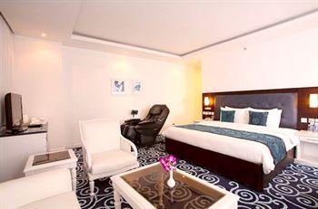 Dream Hotel Kochi S.A. Road, Elamkulam Junction Kadavanthara