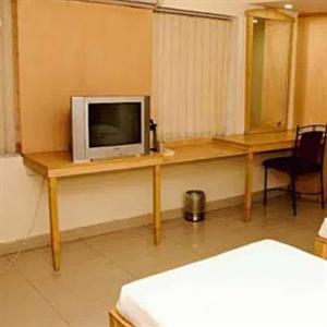 Hotel Padmini Residency 6-1-1062/10/A/11, Opp; Global Hospital, Rajbhavan Road