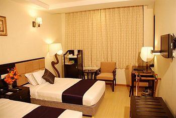 Divine Hotel Jaipur 149, Bhag Singh Circle,Adarsh Nagar