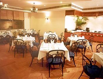 La Place Sarovar Portico Hotel Lucknow 6 Shahnajaf Road