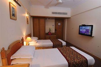 Fariyas Hotel Mumbai 25 Off Arthur Bunder Road, Colaba