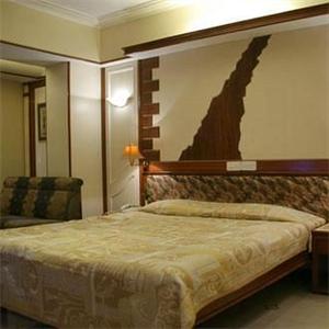 Regal Enclave Hotel Mumbai 4th road Near Railway Station, Khar West