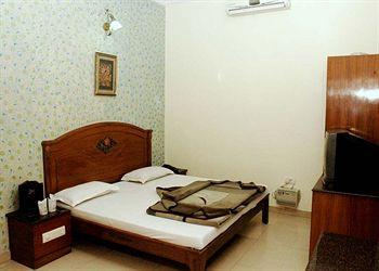 Hotel Yuvraj Deluxe New Delhi 38 Arakashan Road Ram Nagar