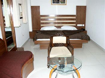 Snow White Hotel New Delhi 2433 Raj Guru Road, Chuna Mandi, Main Bazar, Pahar Ganj