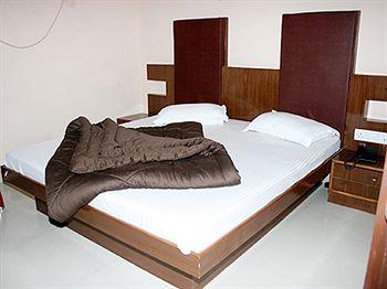 Snow White Hotel New Delhi 2433 Raj Guru Road, Chuna Mandi, Main Bazar, Pahar Ganj