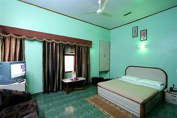 Hotel Woodland Deluxe New Delhi 8235/6, Multani Dhanda, Arakashan Road