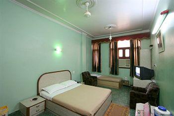 Hotel Woodland Deluxe New Delhi 8235/6, Multani Dhanda, Arakashan Road