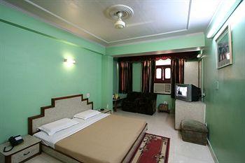 Hotel Woodland Deluxe New Delhi 8235/6, Multani Dhanda, Arakashan Road