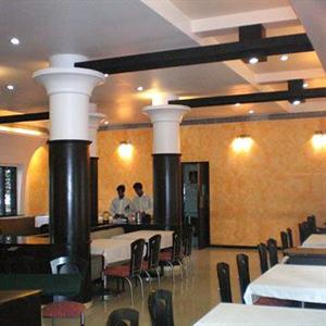 Golden Emerald Hotel Pune 473/14B Gultekdi Salisbury Park Area