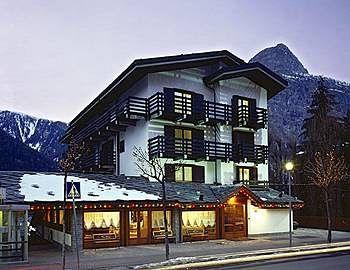 Domina Home Les Jumeaux Hotel Courmayeur Strada Regionale 35