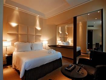 Cosmopolitan Concept Hotel Florence Via Francesco Baracca 187