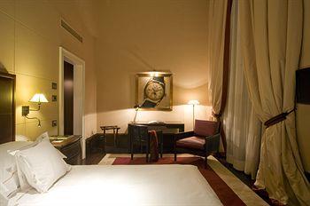 Hotel L'Orologio Florence Piazza Santa Maria Novella 24