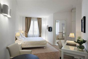 Una Maison Hotel Milan Via Mazzini 4