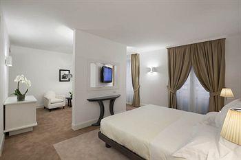 Una Maison Hotel Milan Via Mazzini 4