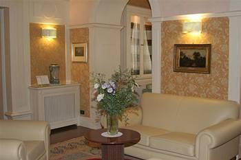 Hotel La Residenza Rome Via Emilia 22-24