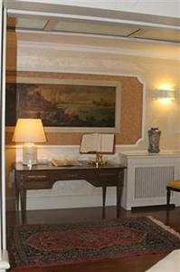 Hotel La Residenza Rome Via Emilia 22-24