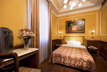 Borromeo Hotel Rome Via Cavour 117