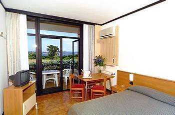 Hotel Residence Holiday Sirmione Via Achille Grandi 5  