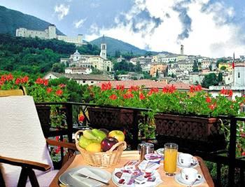 Hotel Clarici Spoleto Piazza della Vittoria 32