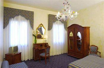 Hotel Locanda Canal Venice Castello 4422 C