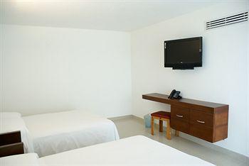 Hotel Bahia Chac Chi Isla Mujeres Av. Rueda Medina lote 12 mza 8 smza 1 centro