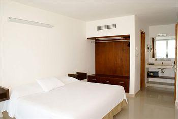 Hotel Bahia Chac Chi Isla Mujeres Av. Rueda Medina lote 12 mza 8 smza 1 centro