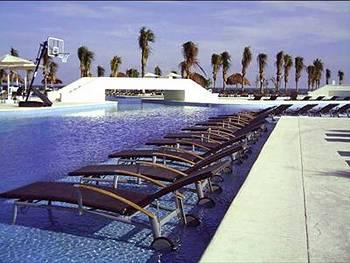 BlueBay Grand Esmeralda Hotel Playa del Carmen km 300 carretera Chetumal