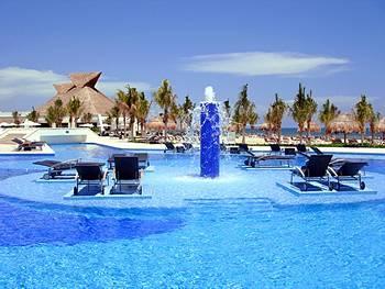 BlueBay Grand Esmeralda Hotel Playa del Carmen km 300 carretera Chetumal