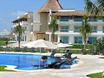 BlueBay Grand Esmeralda Hotel Playa del Carmen km 300 carretera Chetumal