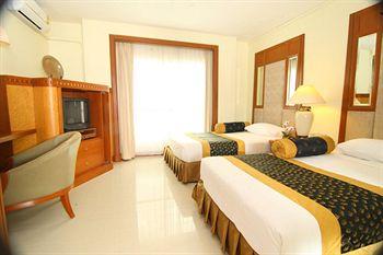 Royal View Resort Bangkok 27/3 Soi Chaisamorpoom Rangnam Road Payathai Ratchatevi