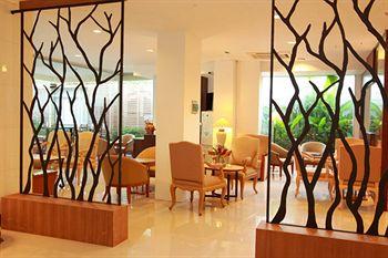 Royal View Resort Bangkok 27/3 Soi Chaisamorpoom Rangnam Road Payathai Ratchatevi