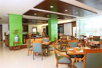 Royal View Resort Bangkok 27/3 Soi Chaisamorpoom Rangnam Road Payathai Ratchatevi