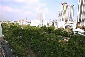 Royal View Resort Bangkok 27/3 Soi Chaisamorpoom Rangnam Road Payathai Ratchatevi