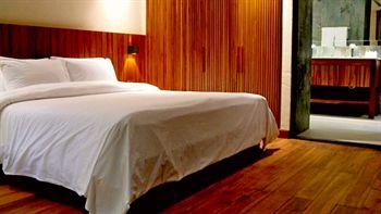 Luxx XL Hotel Bangkok 82/8 Langsuan Road  Lumpini Patumwan