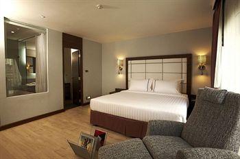 S Sukhumvit Suites Bangkok 403 Sukhumvit Road Klongtoeynuea Wattana