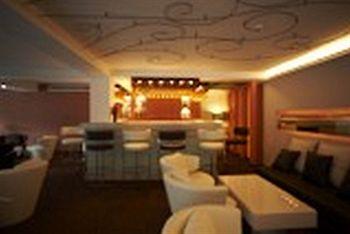 S Sukhumvit Suites Bangkok 403 Sukhumvit Road Klongtoeynuea Wattana