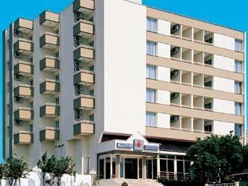 Grand Albatros Hotel Kusadasi Turkmen Mahallesi Sevil Sitesi Arkasi Kusevler Mevkii