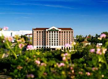 Grand Plaza Hotel Branson 245 No. Wildwood Dr. Branson