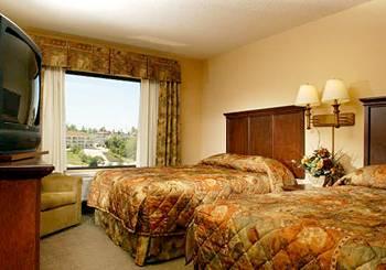 Grand Plaza Hotel Branson 245 No. Wildwood Dr. Branson